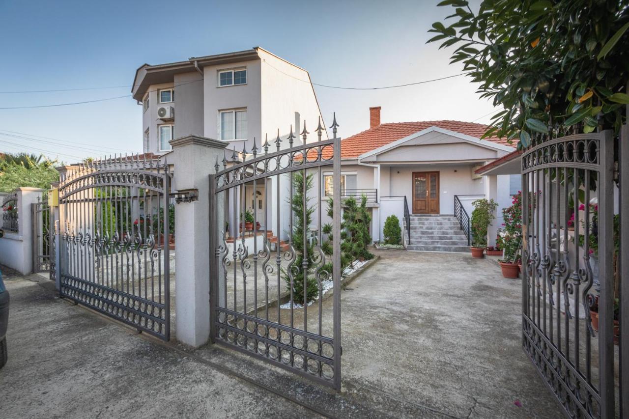 Guest House - Axios Gevgelija Bagian luar foto